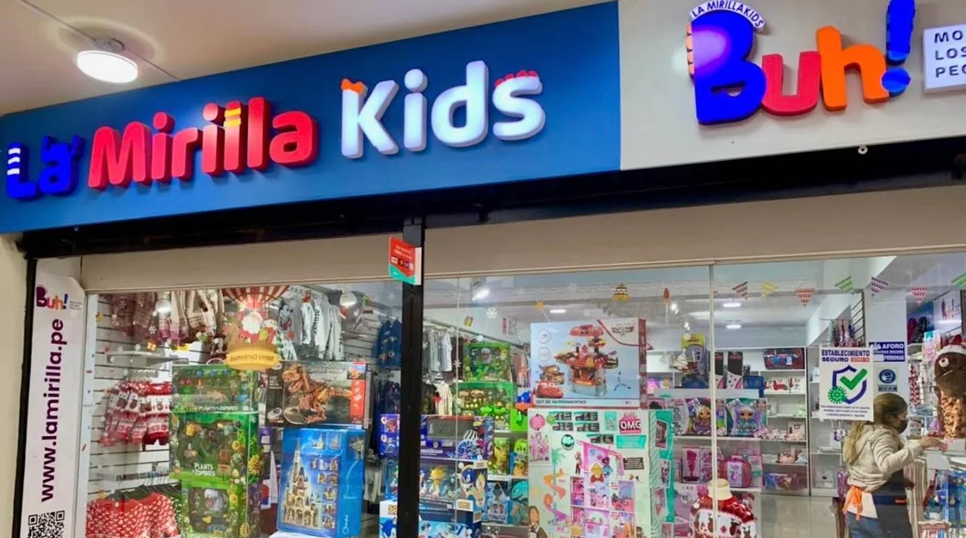 Fachada de La Mirilla Kids en Huancayo