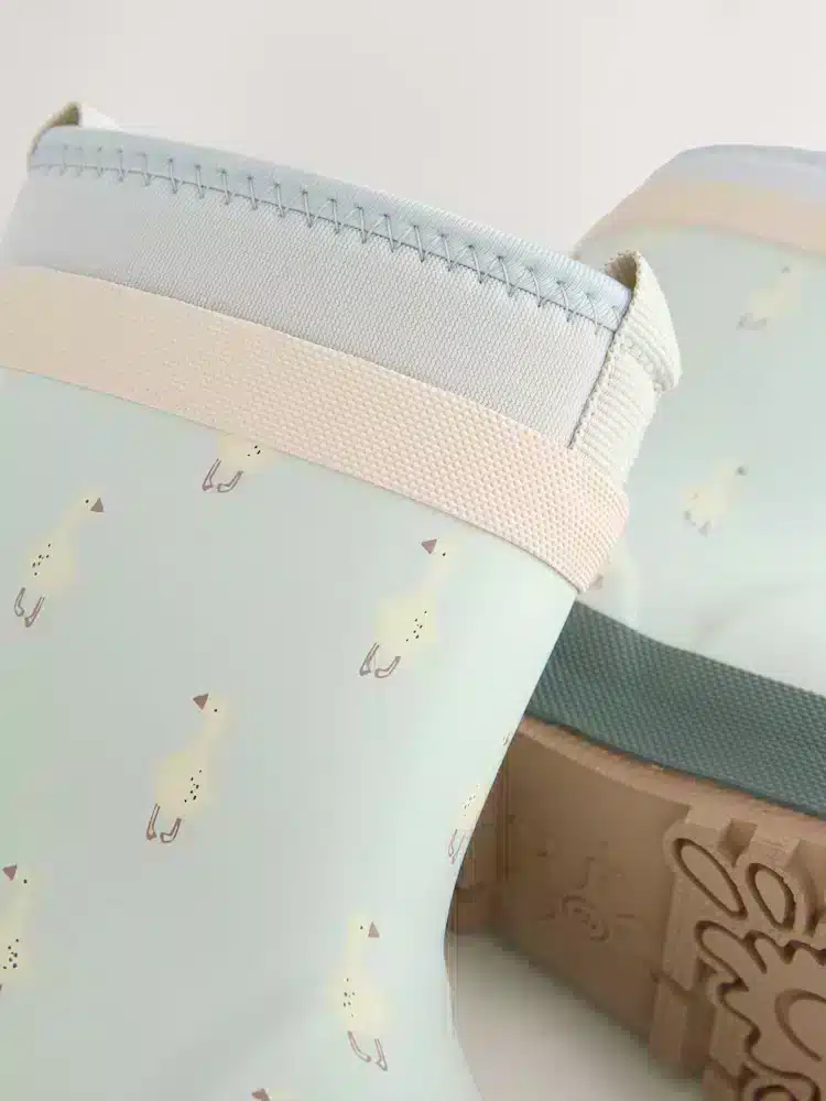 Botas de Agua con Puño Forrado de Neopreno de Patito – Calzado Infantil Premium en Importados Europa & UK - foto 3 |…