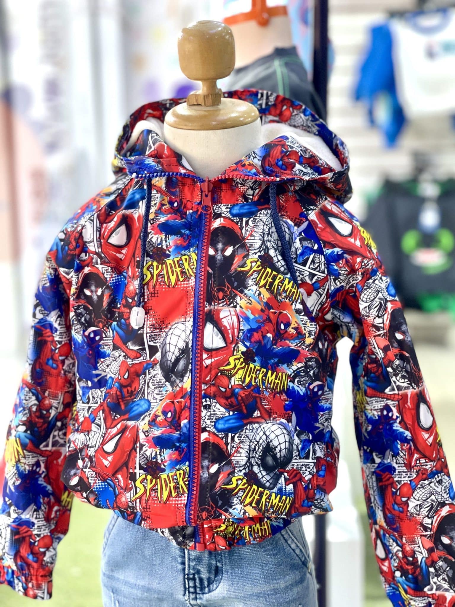 Casaca cortaviento Spiderman para niños en Ropa Infantil | La Mirilla Kids
