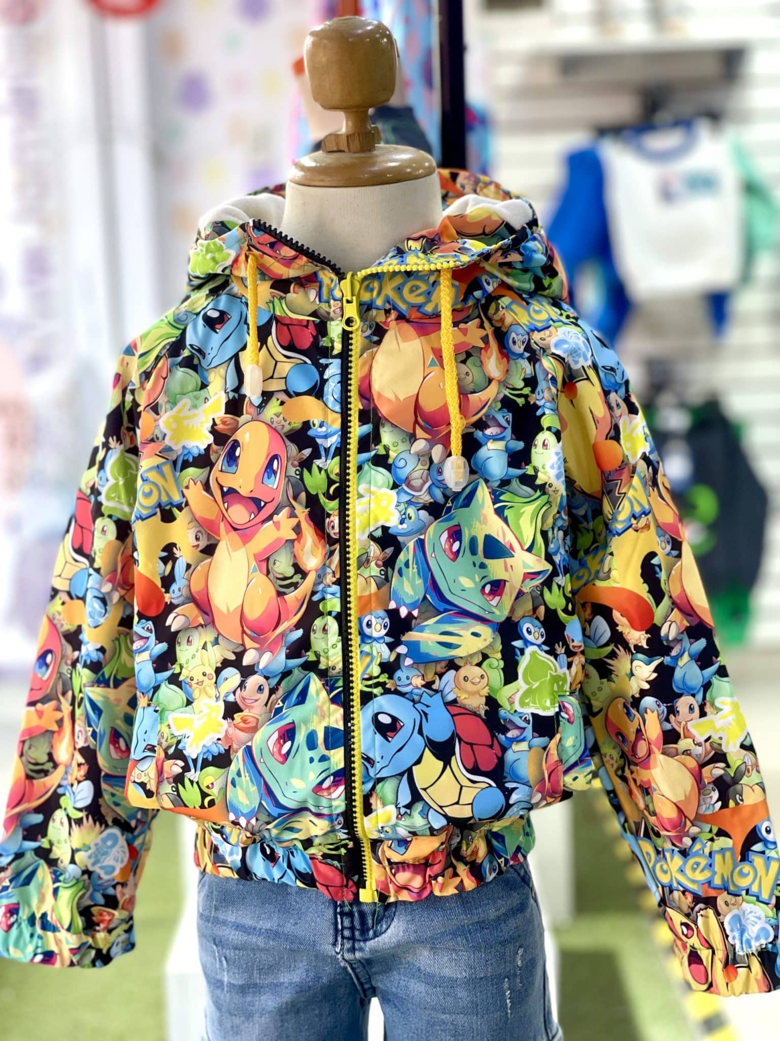 Cortaviento impermeable Pokémon para niños en Ropa Infantil | La Mirilla Kids