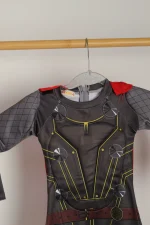 Disfraz Thor para niños con músculos y capa roja