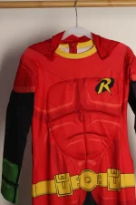 Disfraz Robin para niños con traje, capa amarilla y máscara
