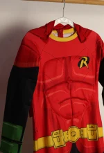 Disfraz Robin para niños con traje, capa amarilla y máscara