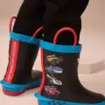 Hot Wheels Negros – Botas de Agua con Asa para Niños | Edición Limitada