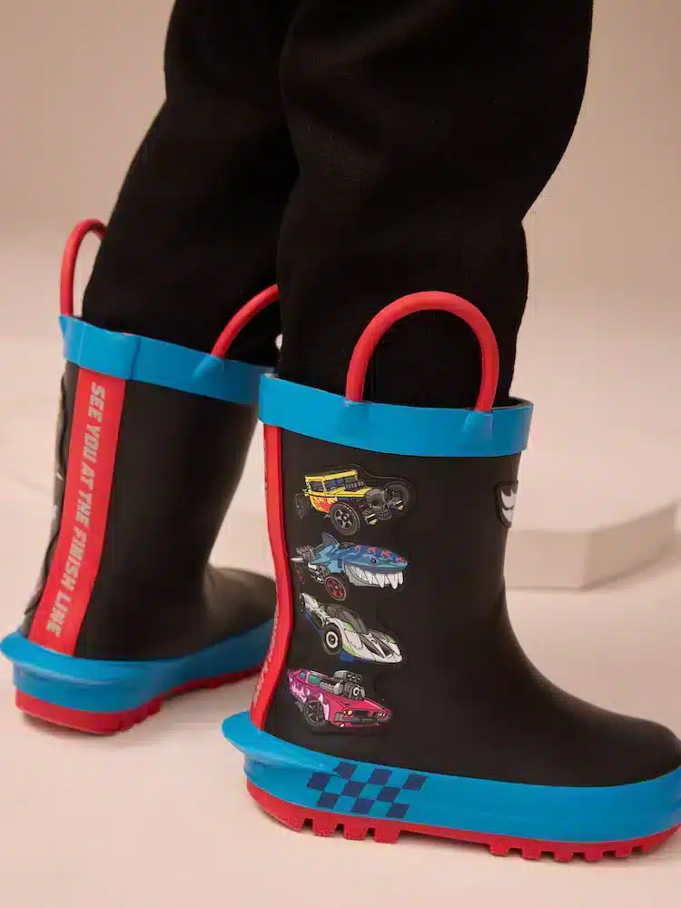AN5505s.webp Hot Wheels Negros – Botas de Agua con Asa para Niños | Edición Limitada - Imagen 1