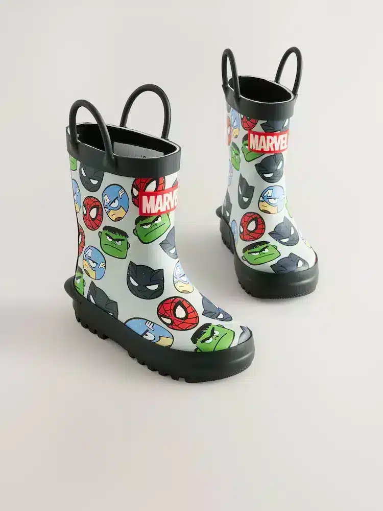 AY8037s.webp Botas de Agua con Asa Diseño Marvel para Niños – Edición Limitada - Imagen 1