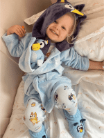 Pack Sleeping Bluey: Bata Felpa y Conjunto de Pijama para Niños