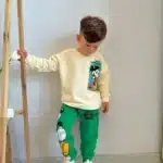 Conjunto Mickey Mouse para niños color crema con verde