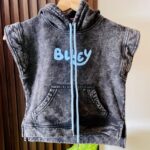 Chaleco Bluey para niñas y niños en franela gris jaspeada – Edición limitada