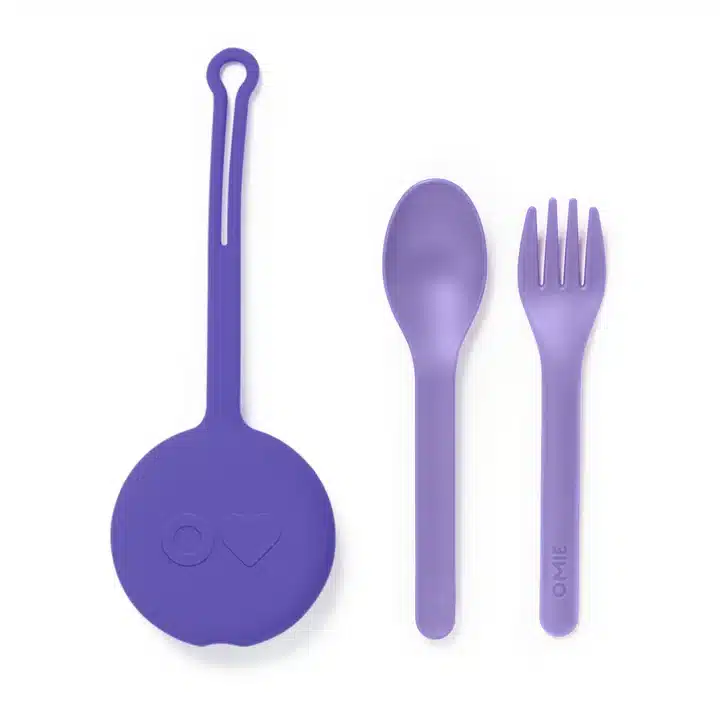 omiepod-cubiertos-estuche-silicona-morado-la-mirilla-kids-7.webp OmiePod Set de Cubiertos con Estuche de Silicona - Morado - Imagen 1