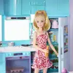 Casa de los Sueños Barbie de 3 Pisos con Piscina y Tobogán - Imagen 10