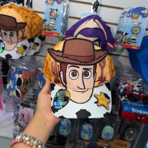Set Woody Toy Story con gorro de licencia oficial, lentes UV400 y reloj infantil.